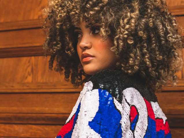 Qual escova utilizar em cabelo cacheado